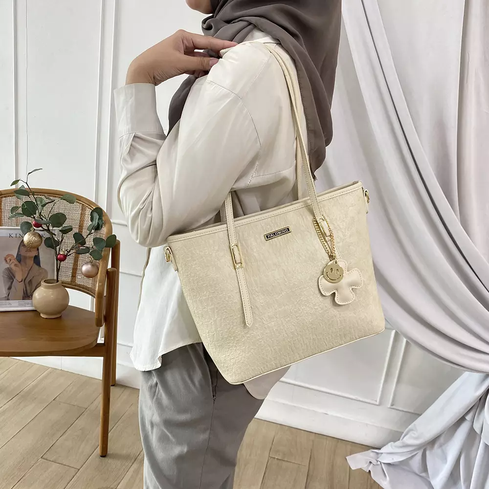 Palomino Belmora Totebag Wanita Warna Cream