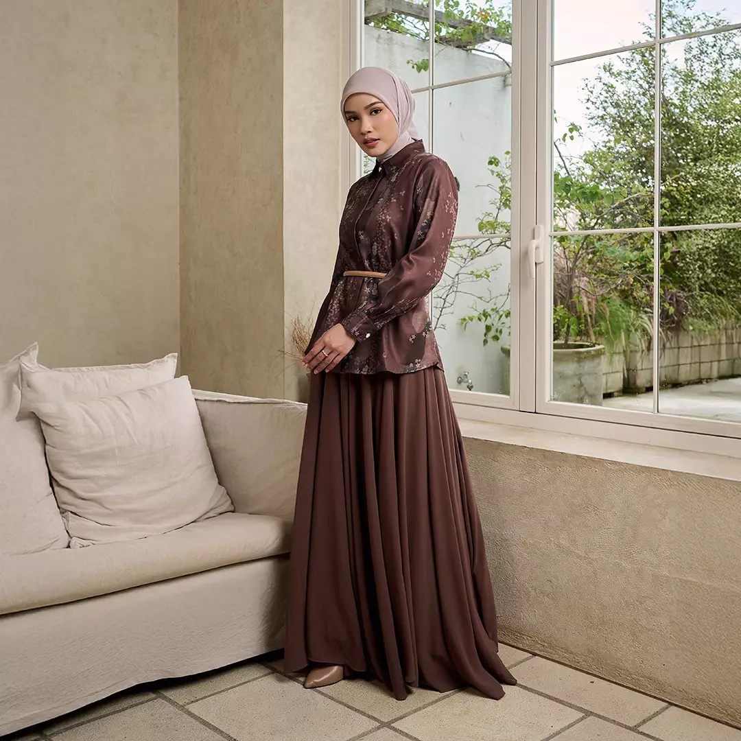 ZM Zaskia Mecca - Yania Rosewood Blouse Kemeja Wanita - Romansa Khatulistiwa - Bunga Simpur