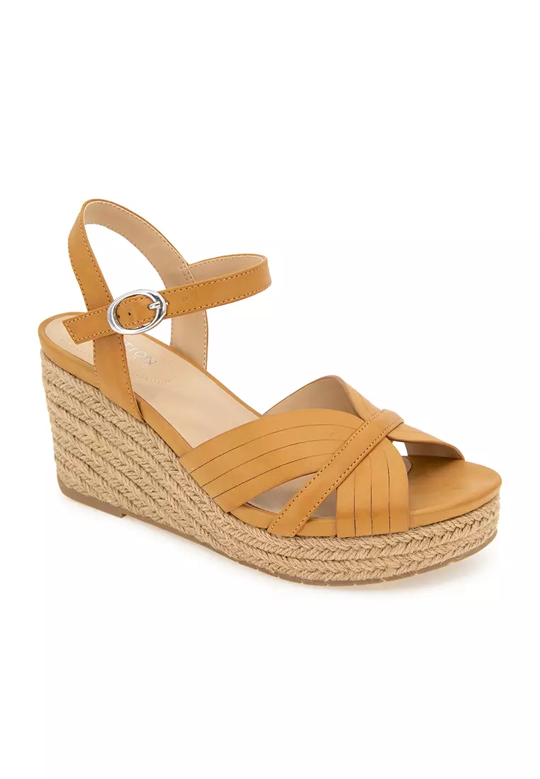 Discount on Kenneth Cole  shoes - SKU: Comi Wedges