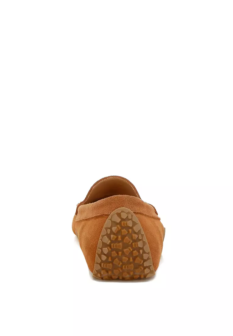 Sepatu Loafer Rumbai Ujung Bulat Suede Warna Coklat Muda
