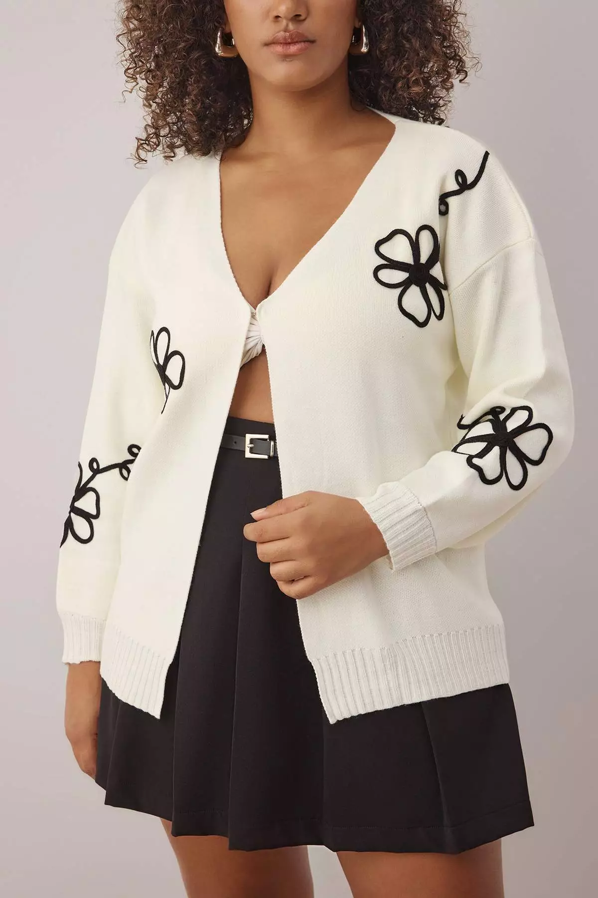 Ecru Embroidery Detailed V-Neck Knitwear Cardigan Tbbaw26Av00018