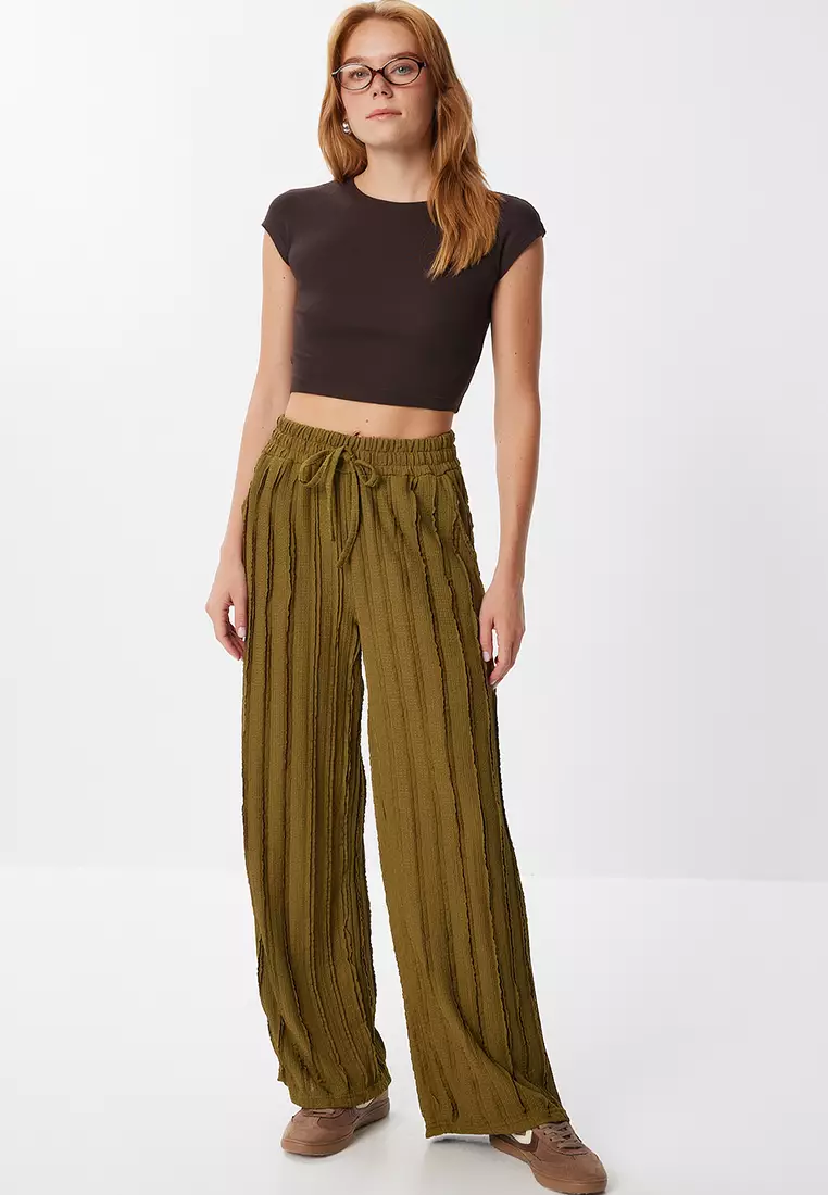 Textured Pockets Knitted Trousers