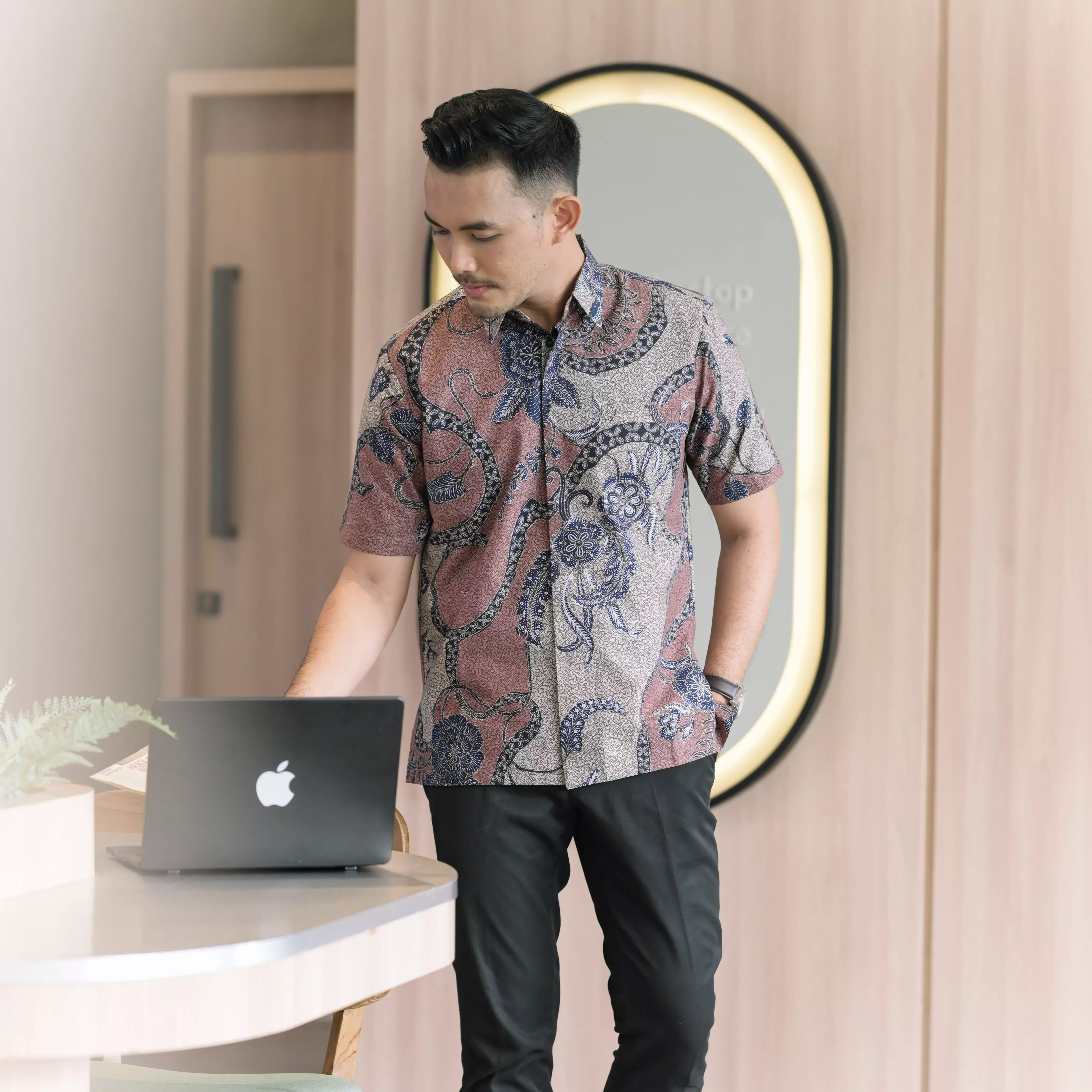 Hem Batik Al Barra Ma'mur Lengan Pendek Batik Tulis Slimfit