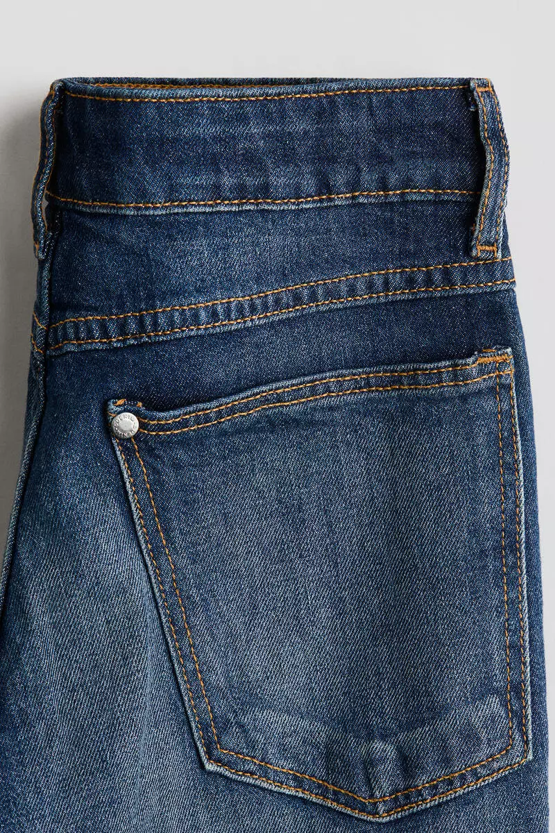 Relaxed Tapered Fit Jeans