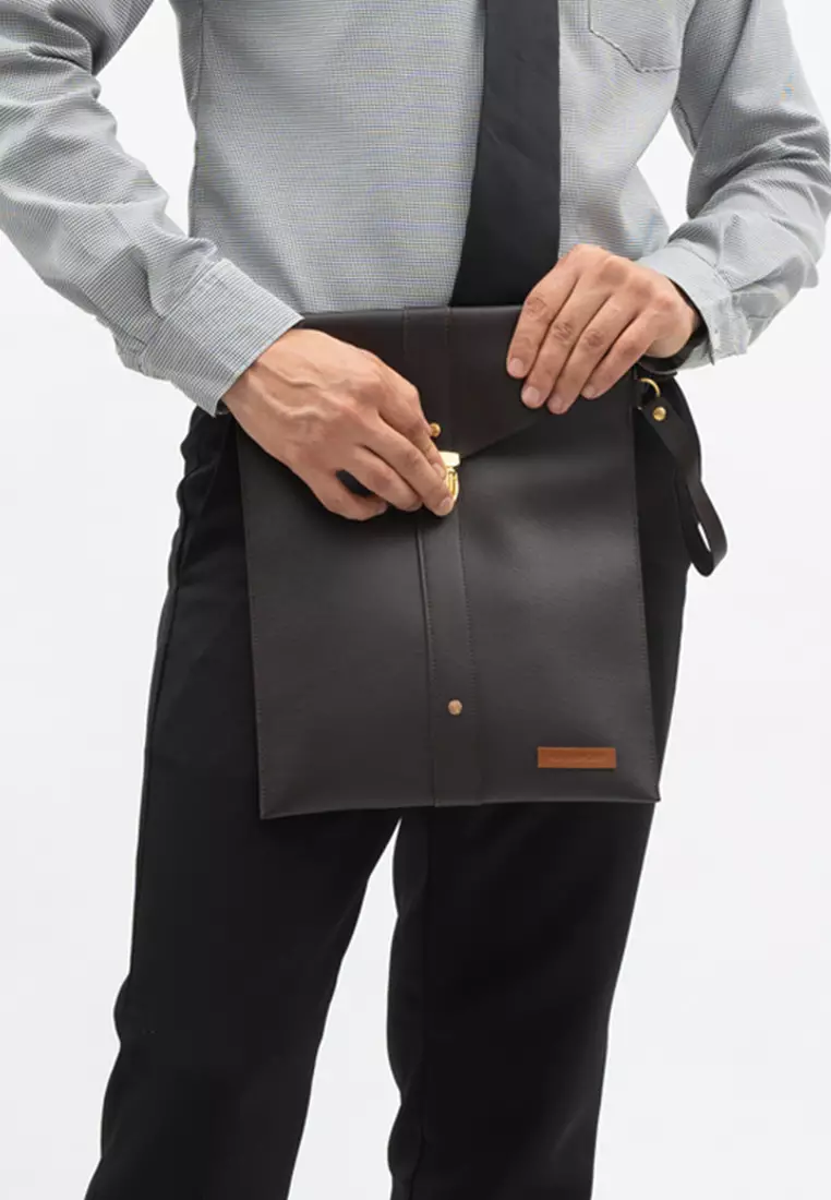 Houseofcuff Clutch Pria Tas Tangan Unisex Cokelat Tua Model Kancing