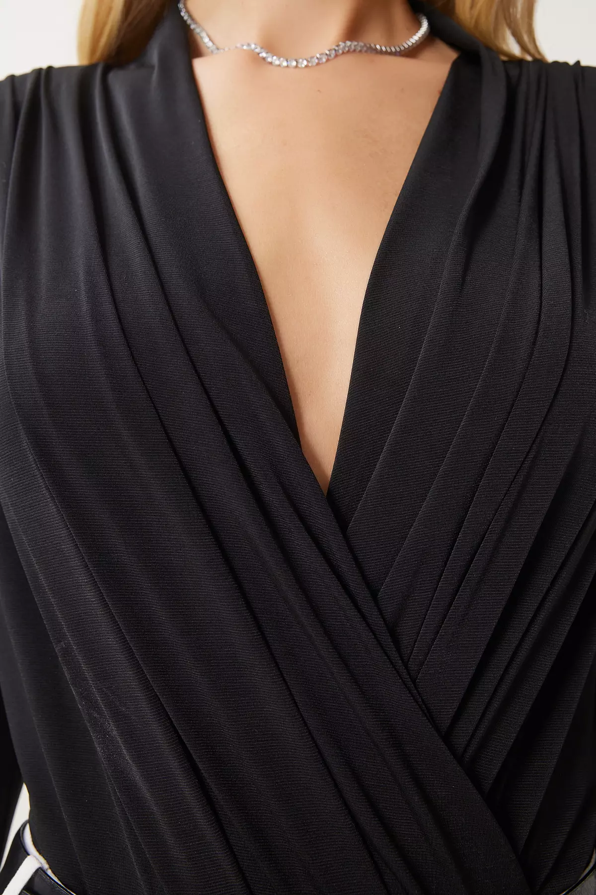 Women's Black Wraped Collar Padded Sandy Blouse With Snap Fasteners Zh00039