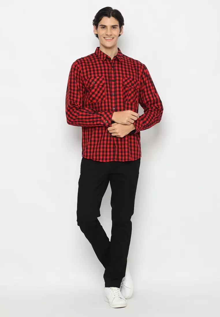 POLICE Kemeja Kotak Cotton Kantong Dua Merah Regular Fit Lengan Panjang Pria