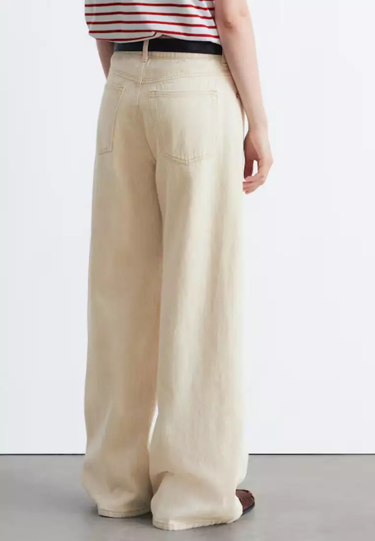 Relaxed Wide-Leg Jeans