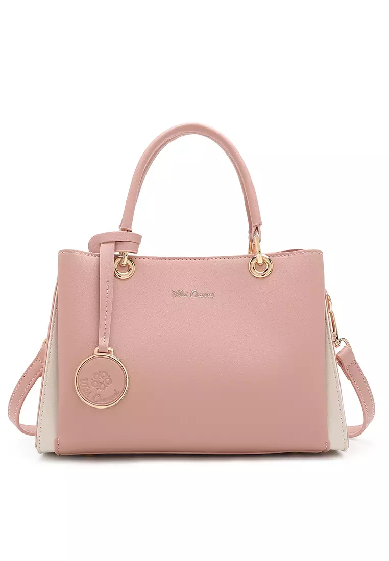 Women's hand deals purse online