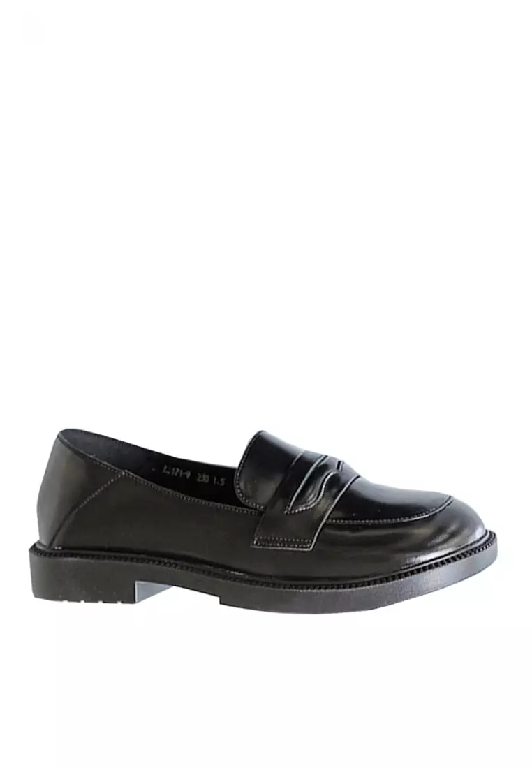 Discount on Twenty Eight Shoes  shoes - SKU: VANSA Simple Patent Leather Loafers VSW-F21719