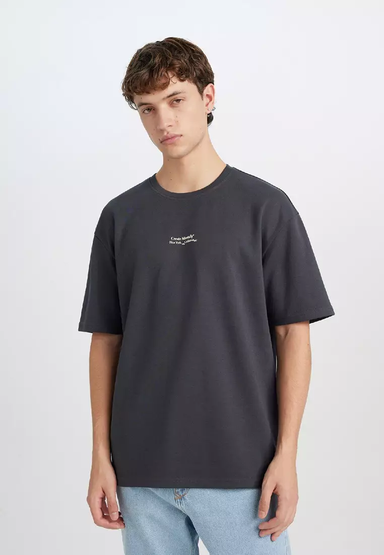 Crew Neck Graphic T-Shirt