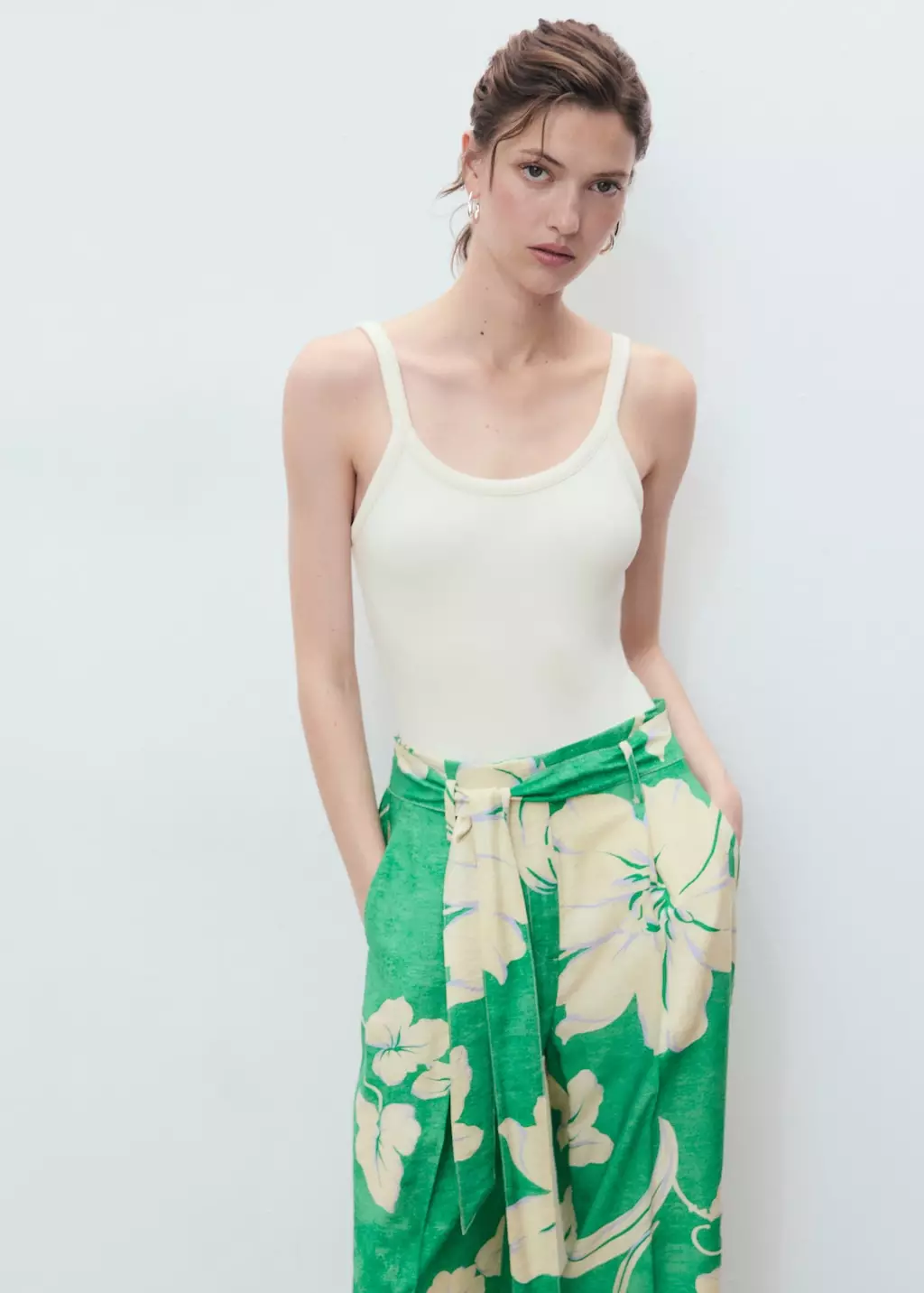 Celana bermotif bersabuk