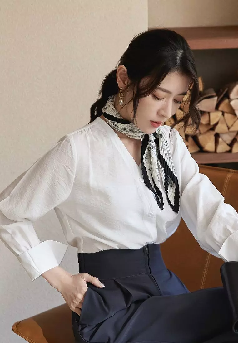 拋袖開襟純色V領上衣《AB18819》