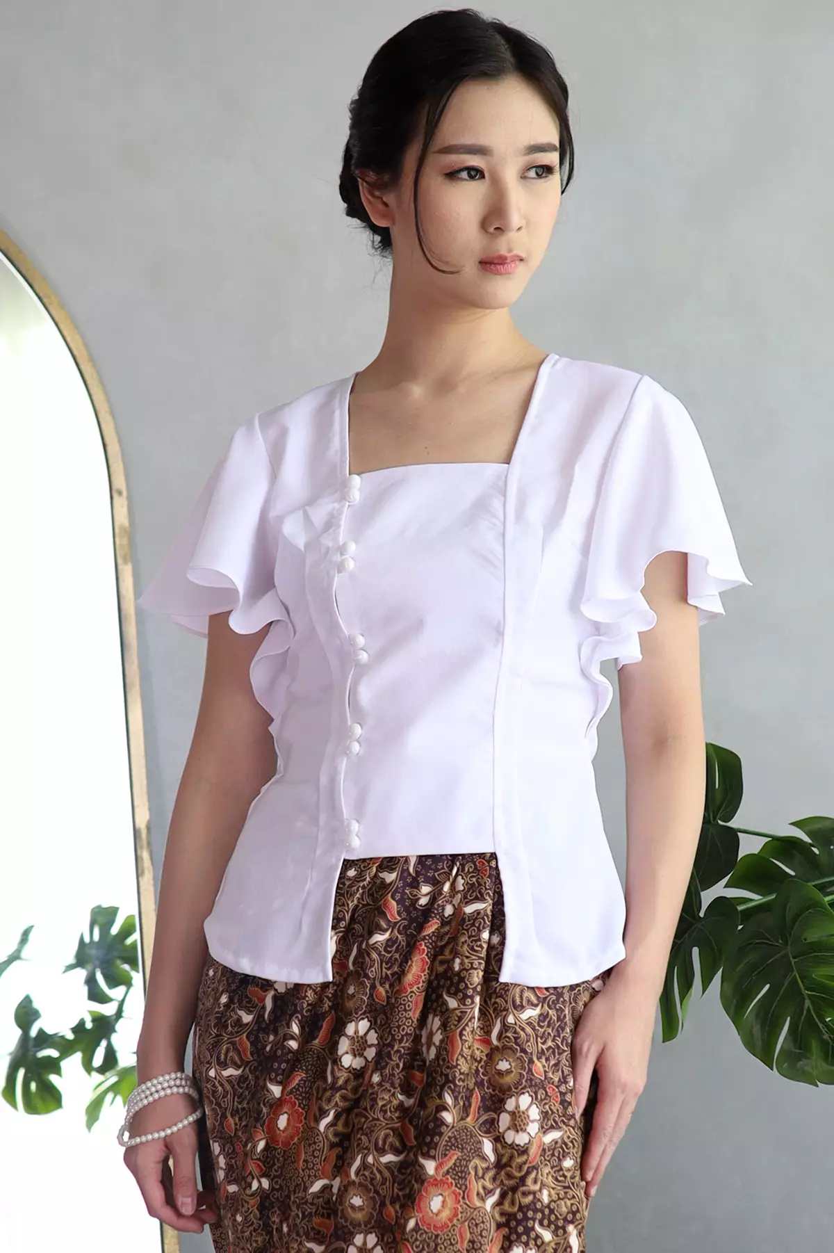 Soraya Dainty White Kebaya