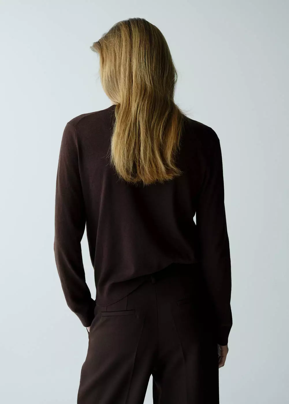 Sweater rajut kerah V