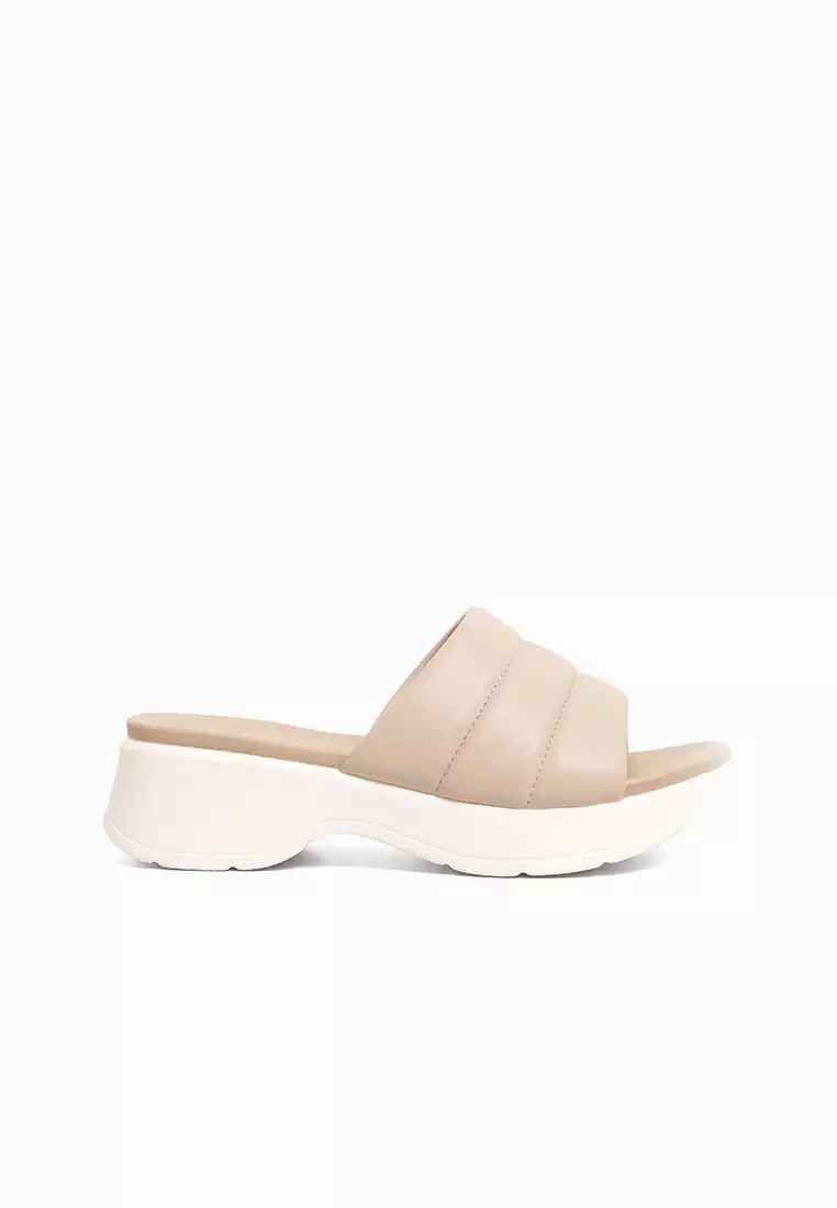 Discount on CLN  shoes - SKU: Roni Wedge Slides