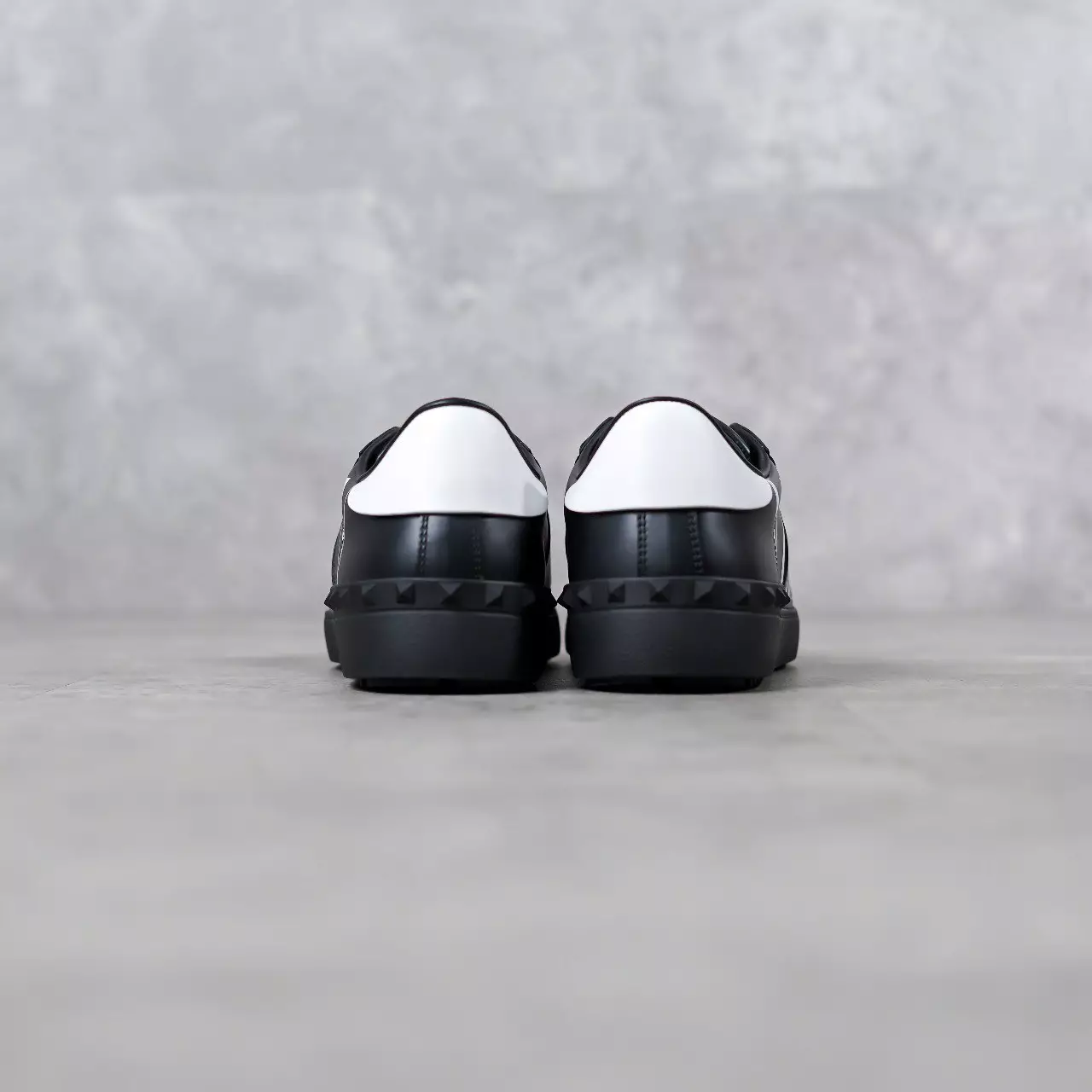 Sepatu VALENTINO VLTN TEXT SIDE WHITE ALL BLACK SNEAKER 100% ORIGINAL