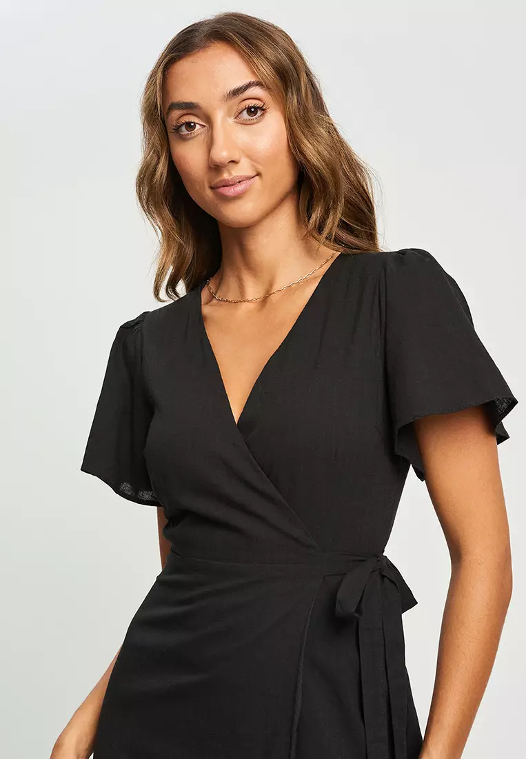 Della Midi Dress - Plunge Neck Short Sleeve Pleated Dress in Black