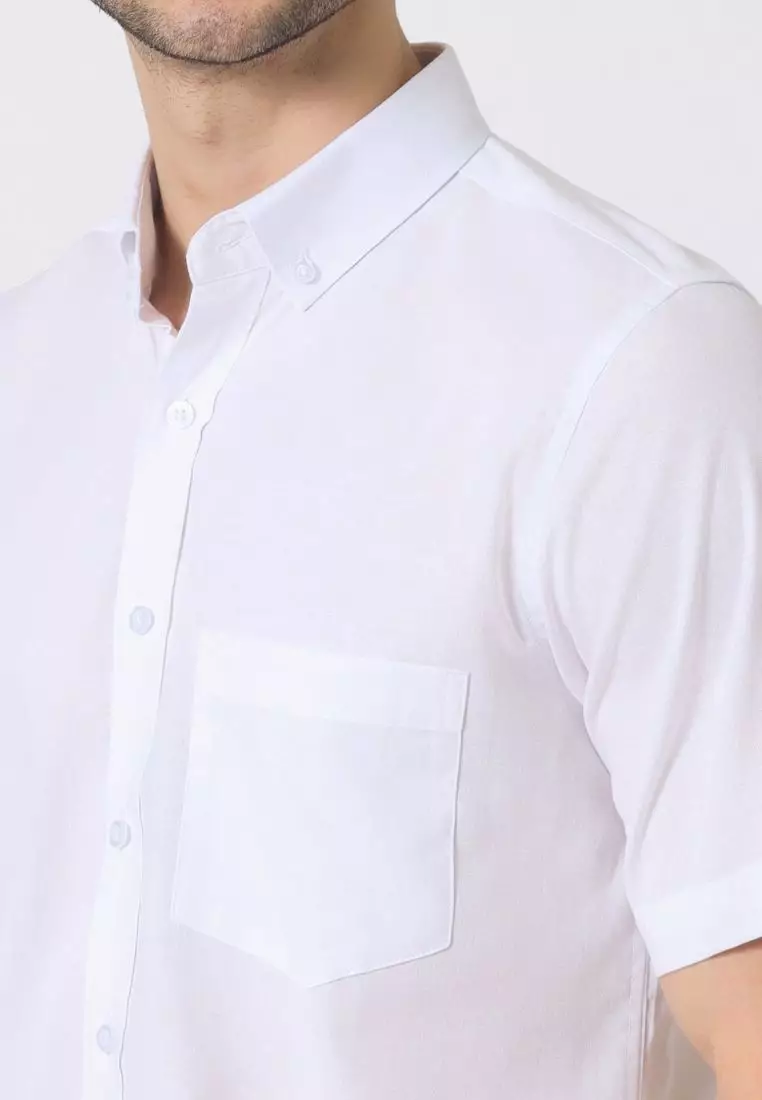 Cotton Well Ben Short Sleeve Oxford Shirt White | Kemeja Pria Lengan Pendek Basic Polos Putih