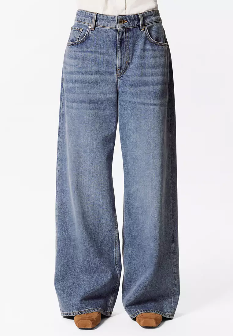 Relaxed Wide-Leg Jeans