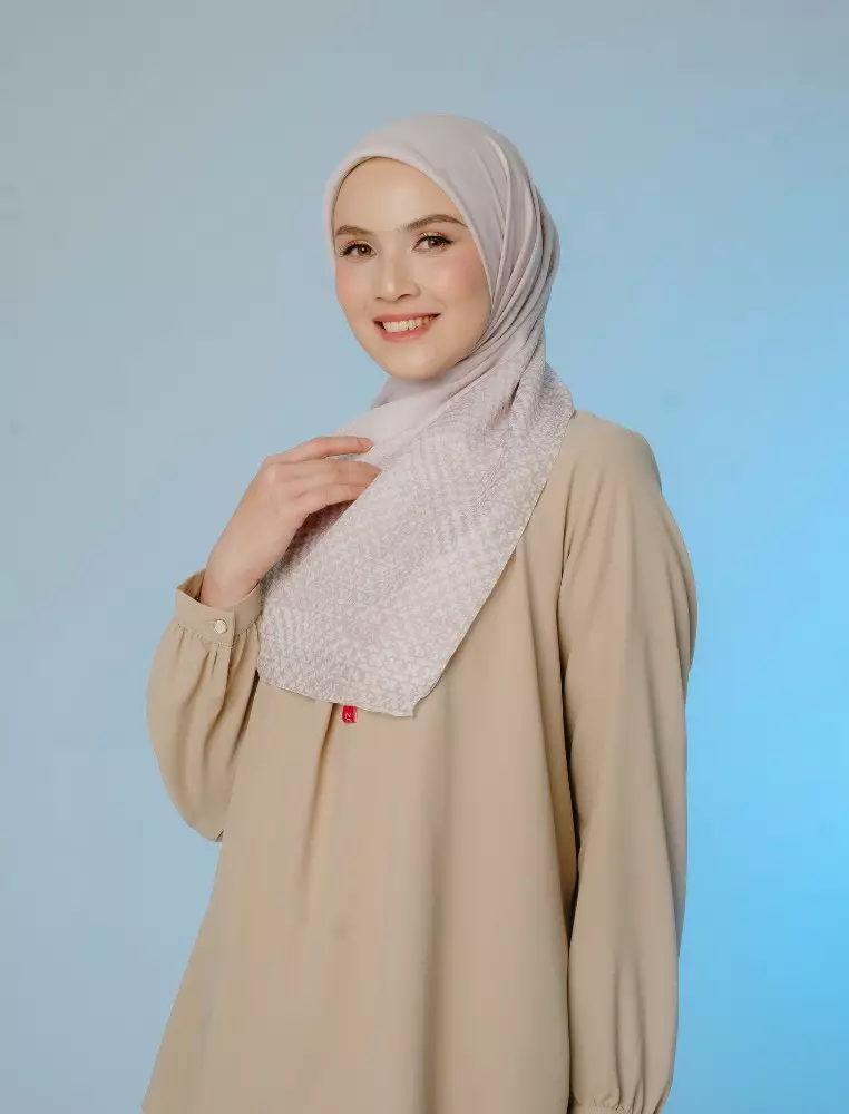 AUZORA Scarf Cream - Kerudung Hijab Segiempat Motif With Pouch Ziplock - Bahan Poly Fine - Ukuran 110x110