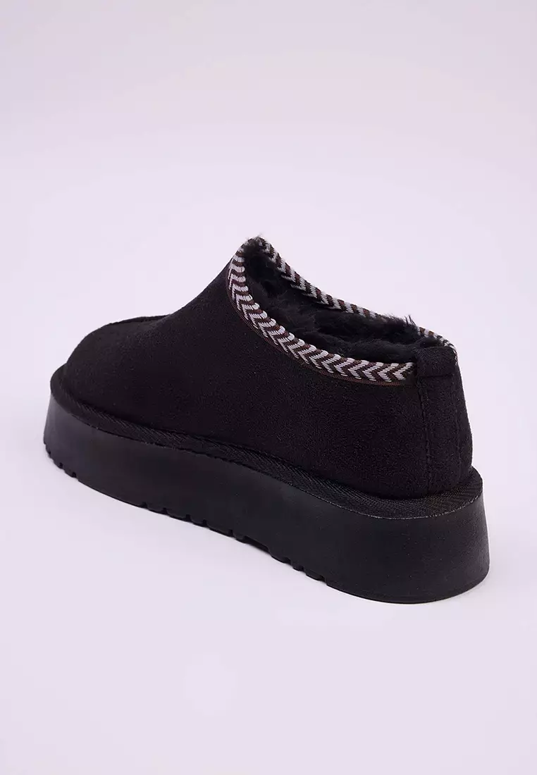 Black Embroidery Detailed Thick Sole Women's Ankle Boots With Fur Inside Takaw26Bo00003