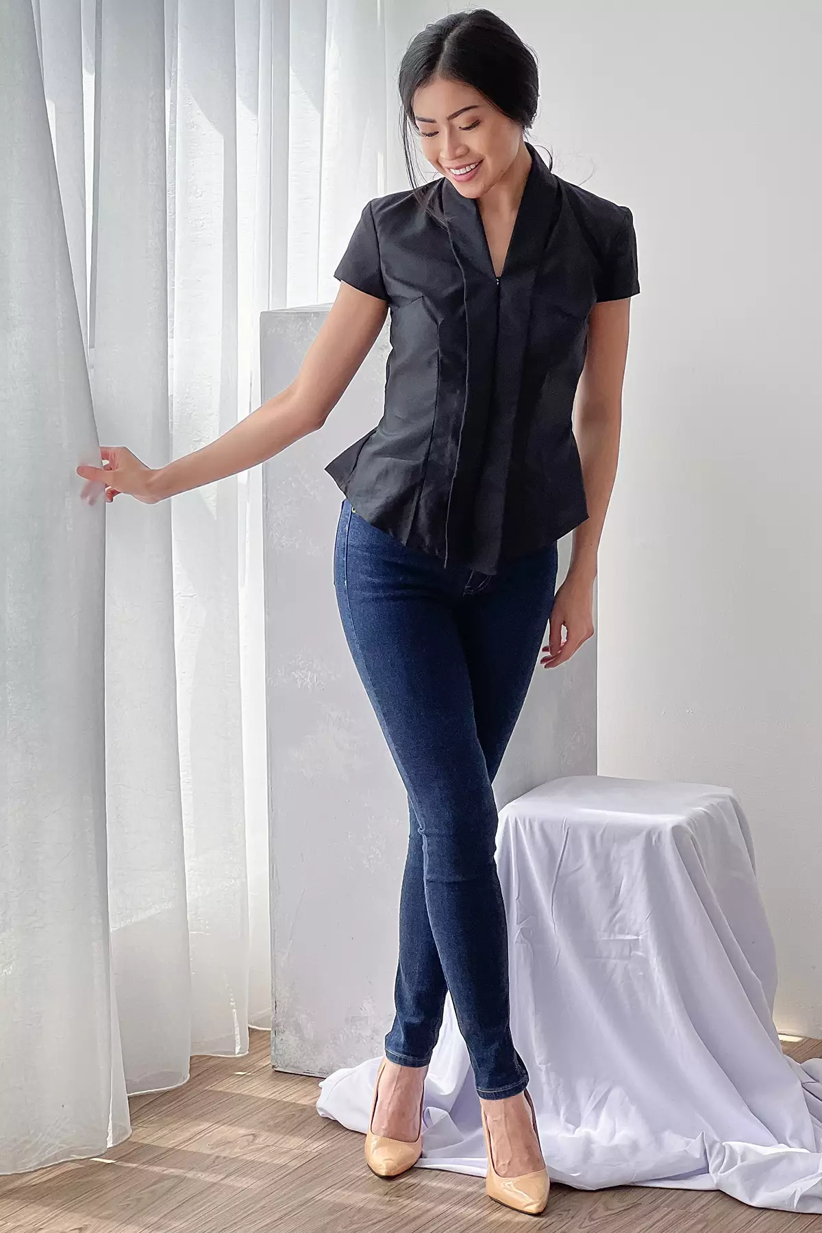 Kuncup Katun Hitam Kebaya