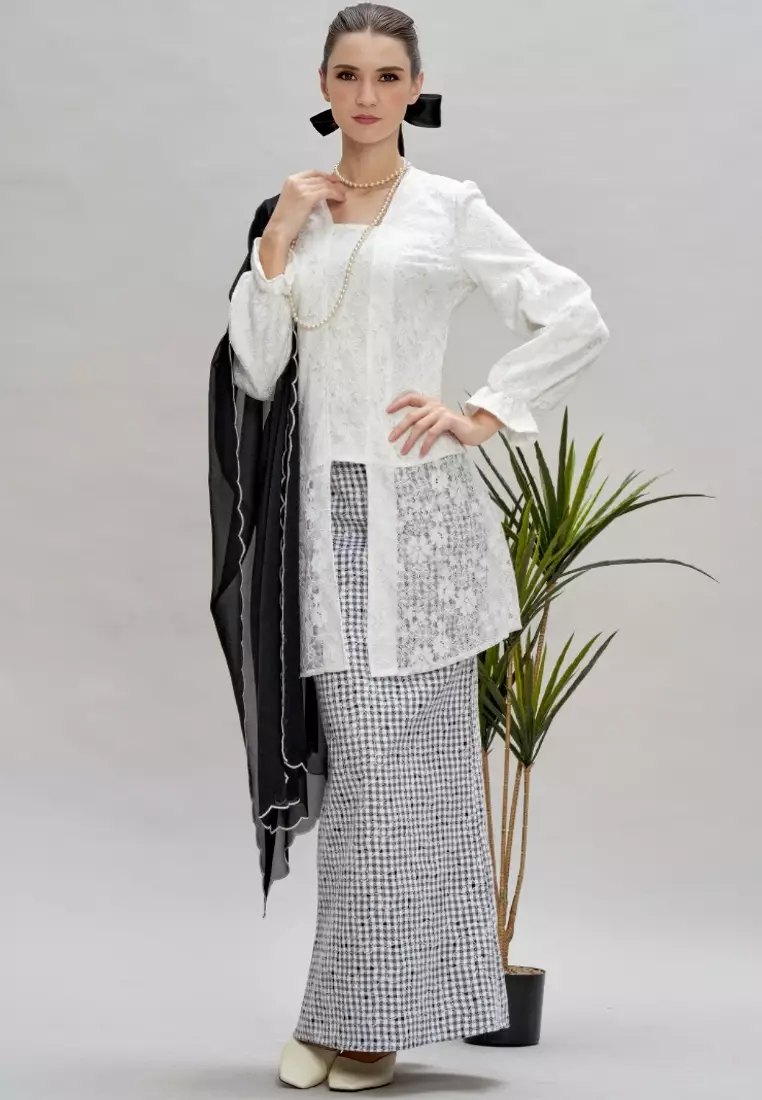 Loveaisyah White Lace Long Kebaya Top with Puff Sleeves