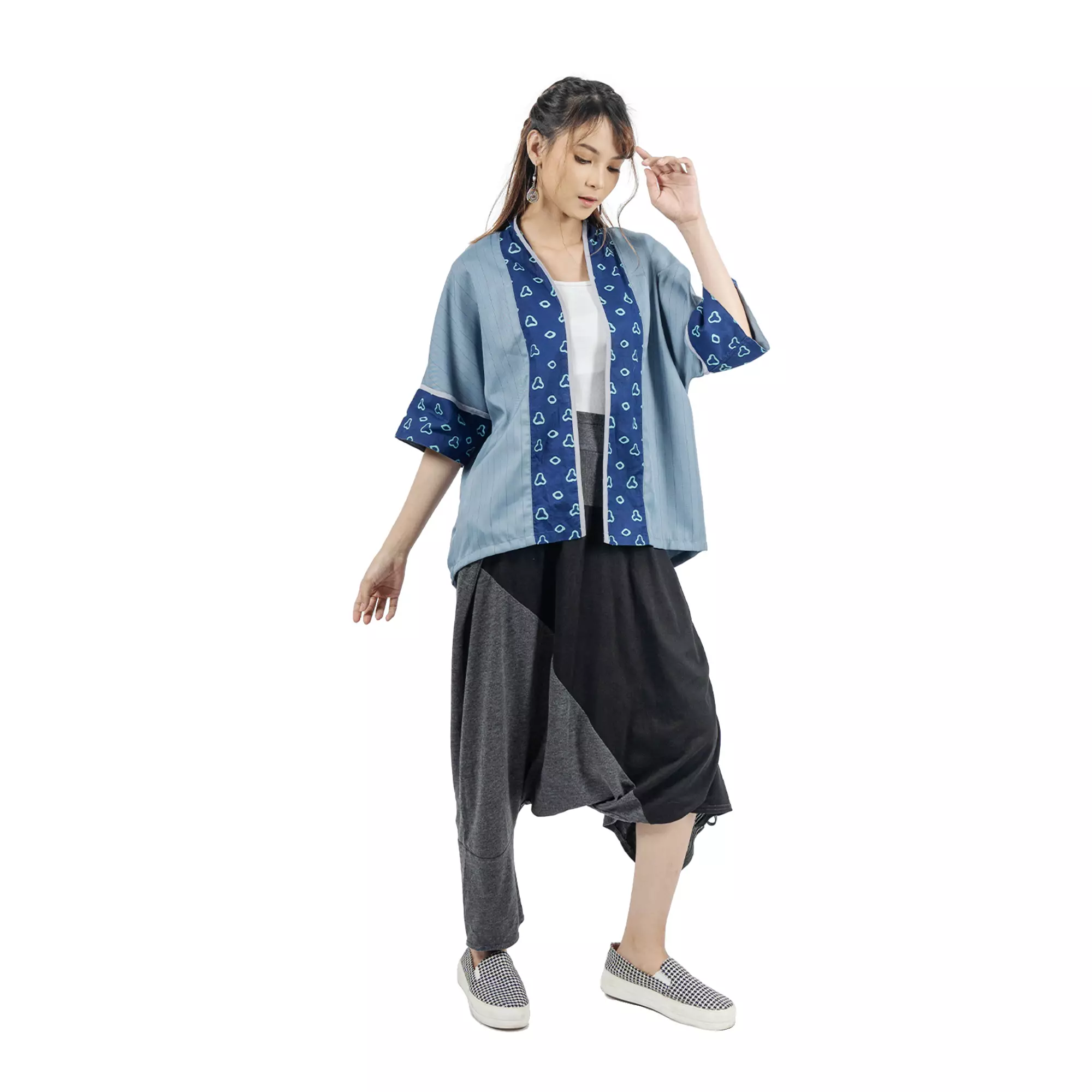 Blazer Outer Batik Wanita - Bhatara Batik Divya - Atasan Batik Modern Lengan Pendek