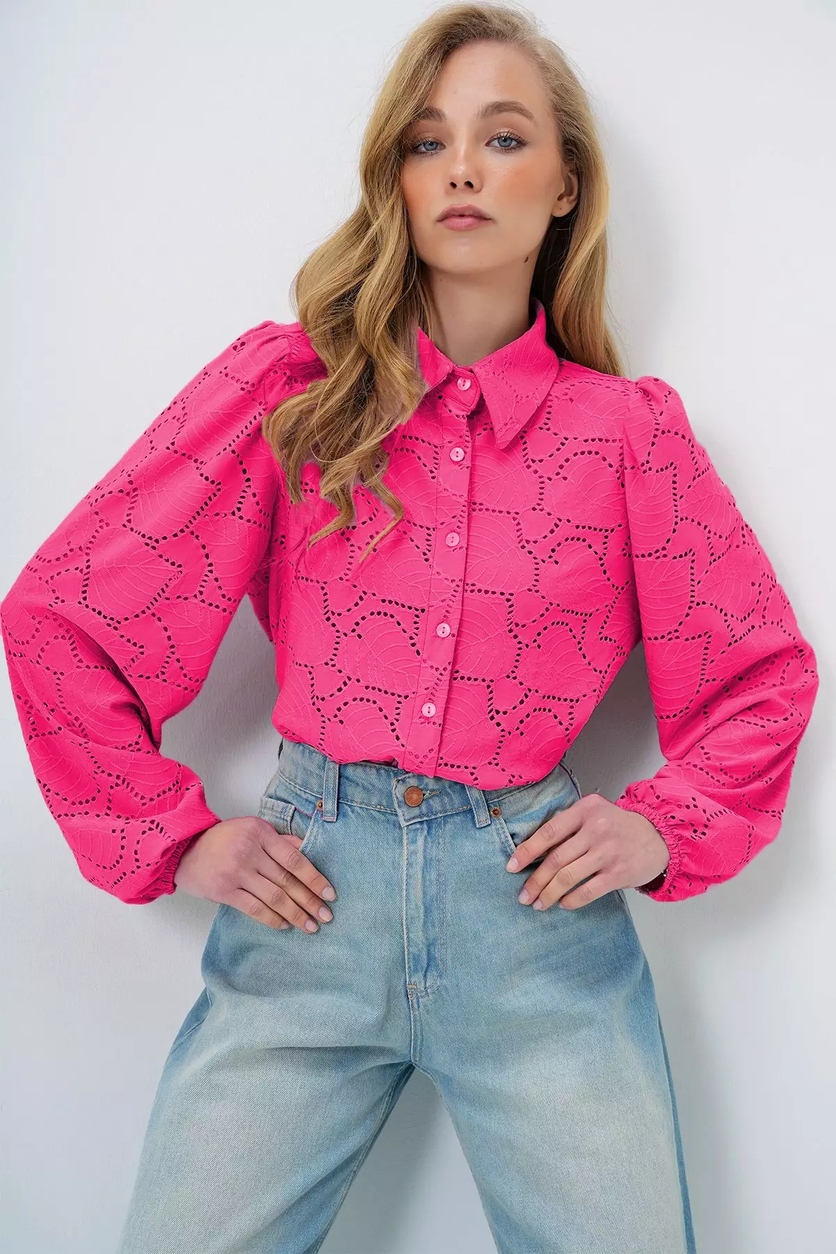 Women's Fuchsia Guipure Woven Premium Shirt Alc-X4366