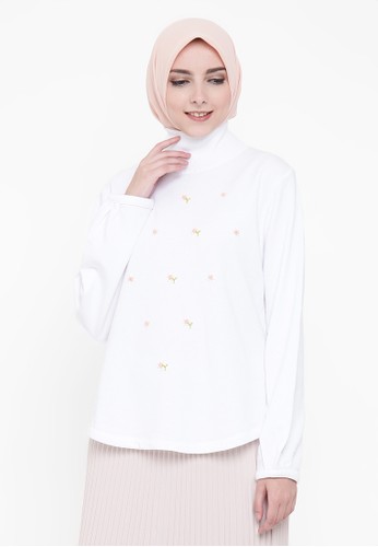 Laiqa Daisy embroidery Top White