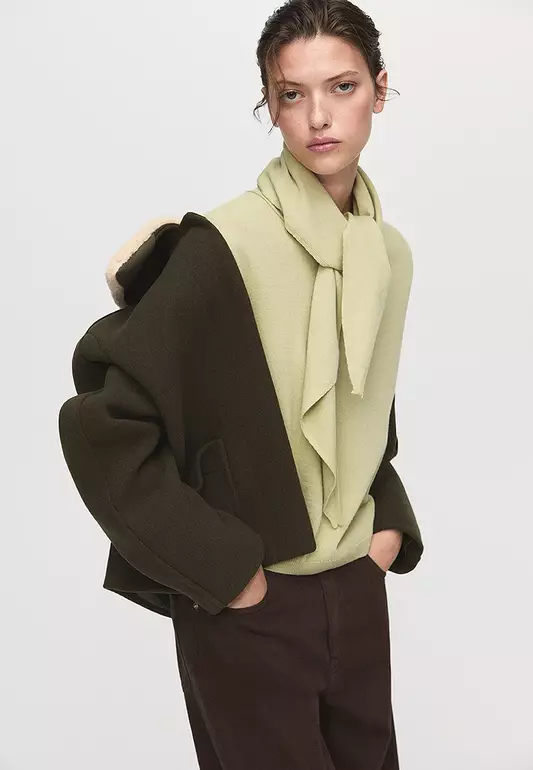 Short-Sleeved Sweater With Scarf