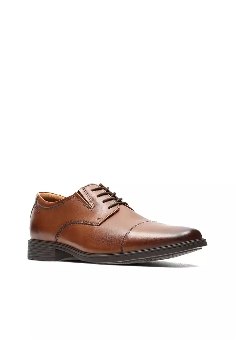 Clarks tilden deals brown