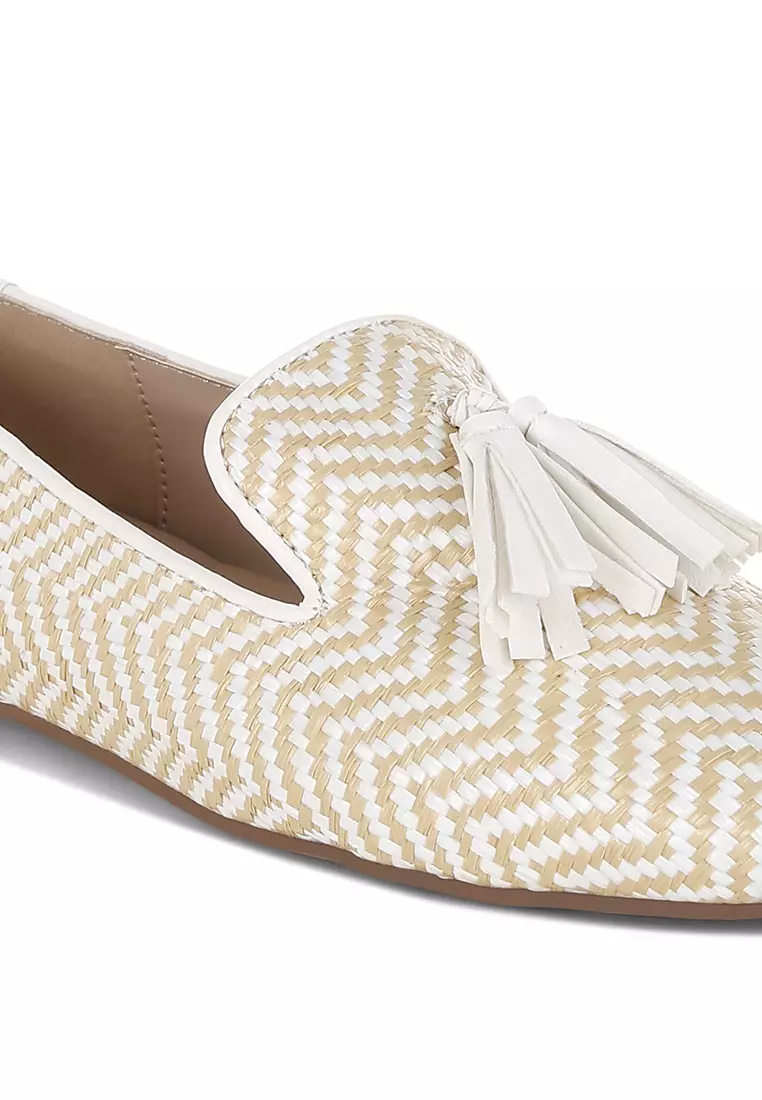 Raffia Tassels Detail Loafers In Beige