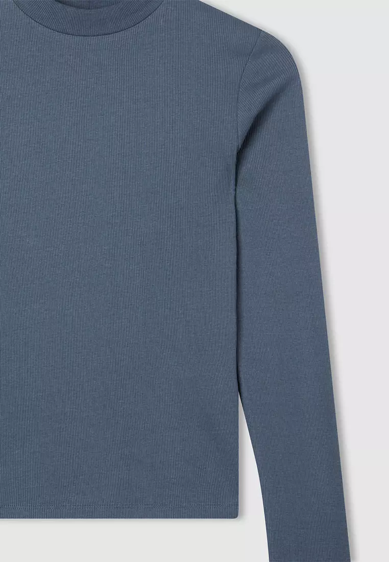 Woman Long-Sleeved T-Shirt