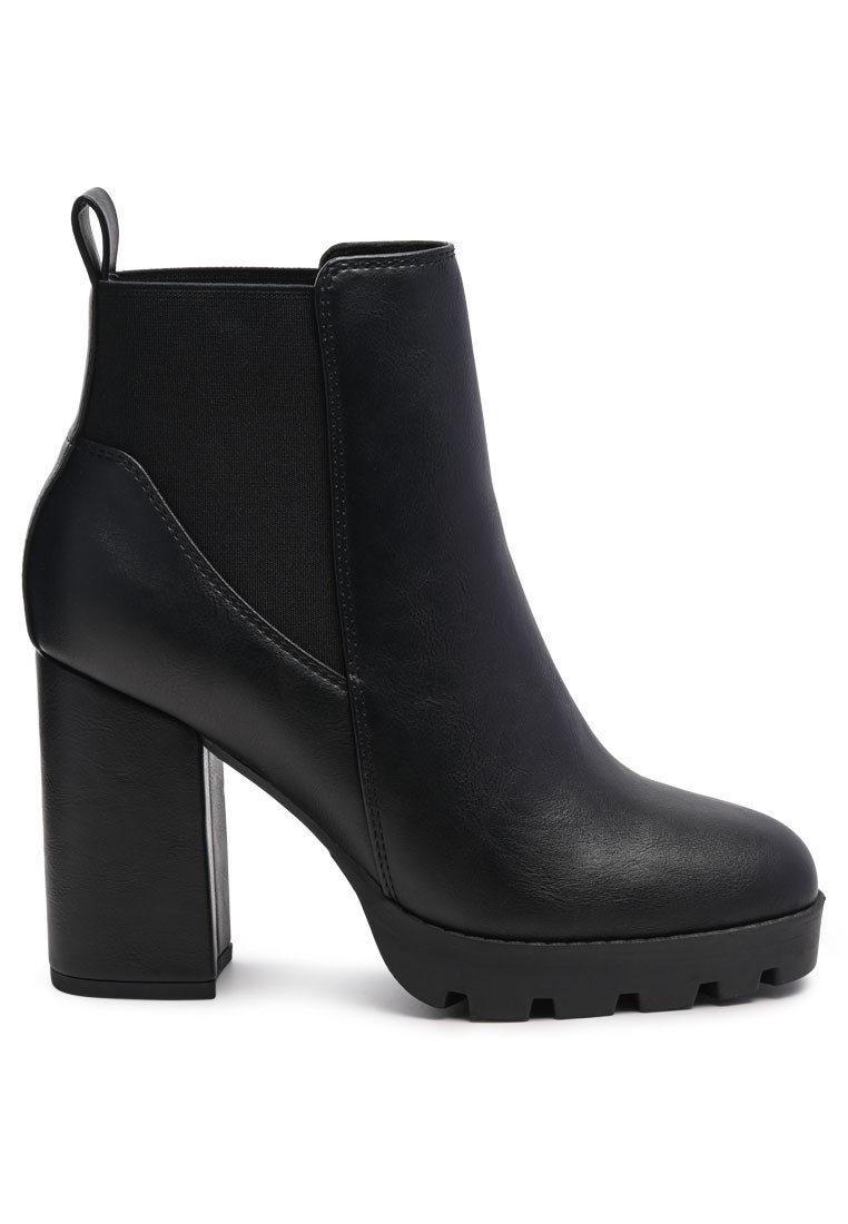 Block Heeled Chelsea Boot in Black