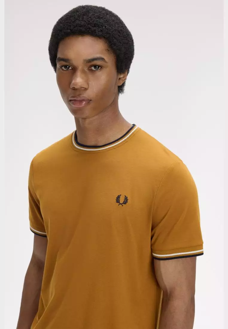 Fred Perry M1588 Twin Tipped T-Shirt (Dark Caramel / Ecru / Navy)