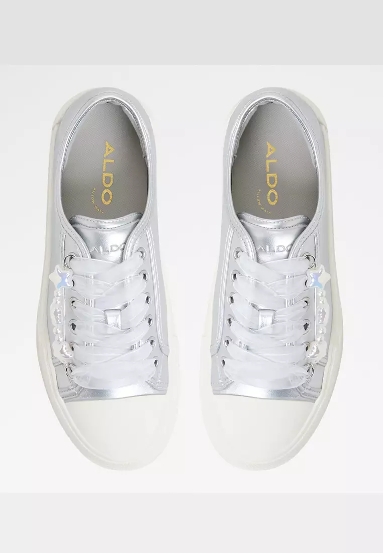 Rayes Low-Top Sneakers