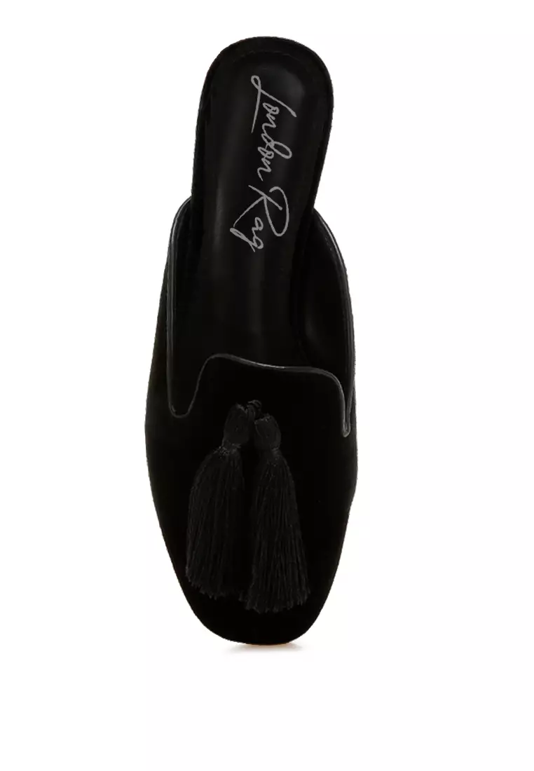 Sandal Beludru Detail Rumbai Warna Hitam