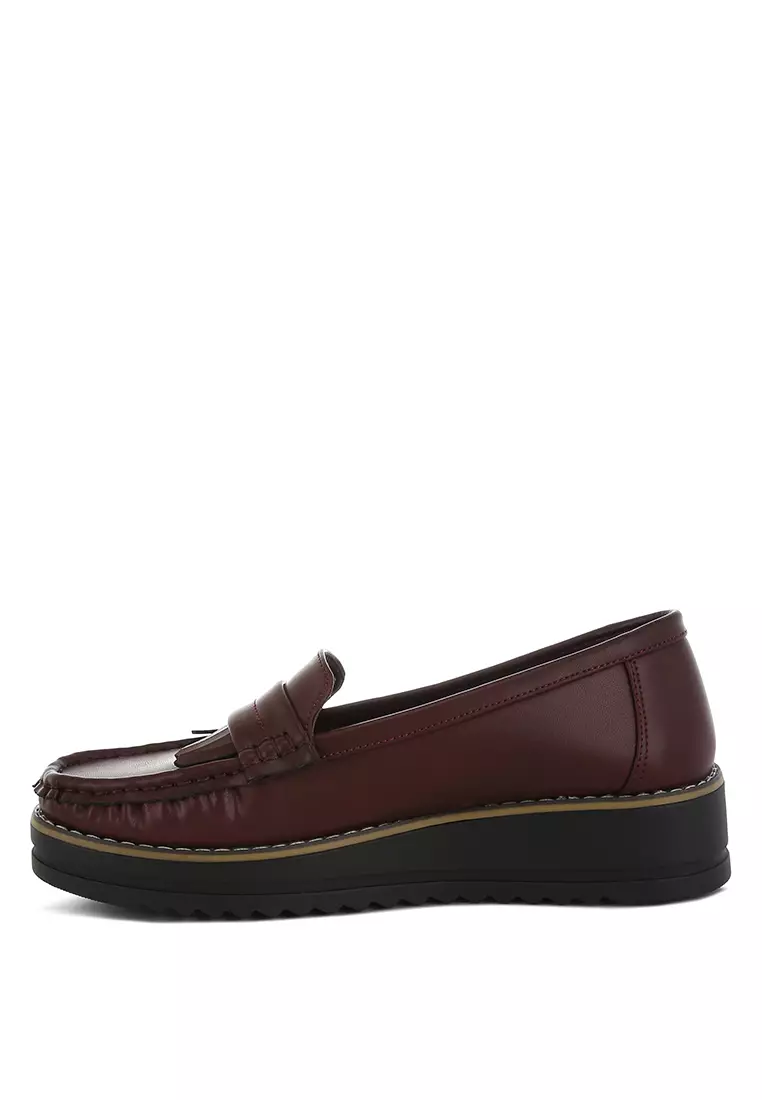 Sepatu Nubuck Berumbai dalam warna Burgundy