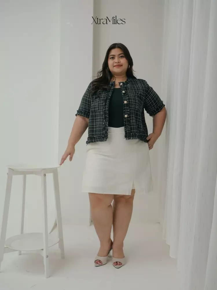 xtramiles Ladies tweed top hyeon tweed top black plaid