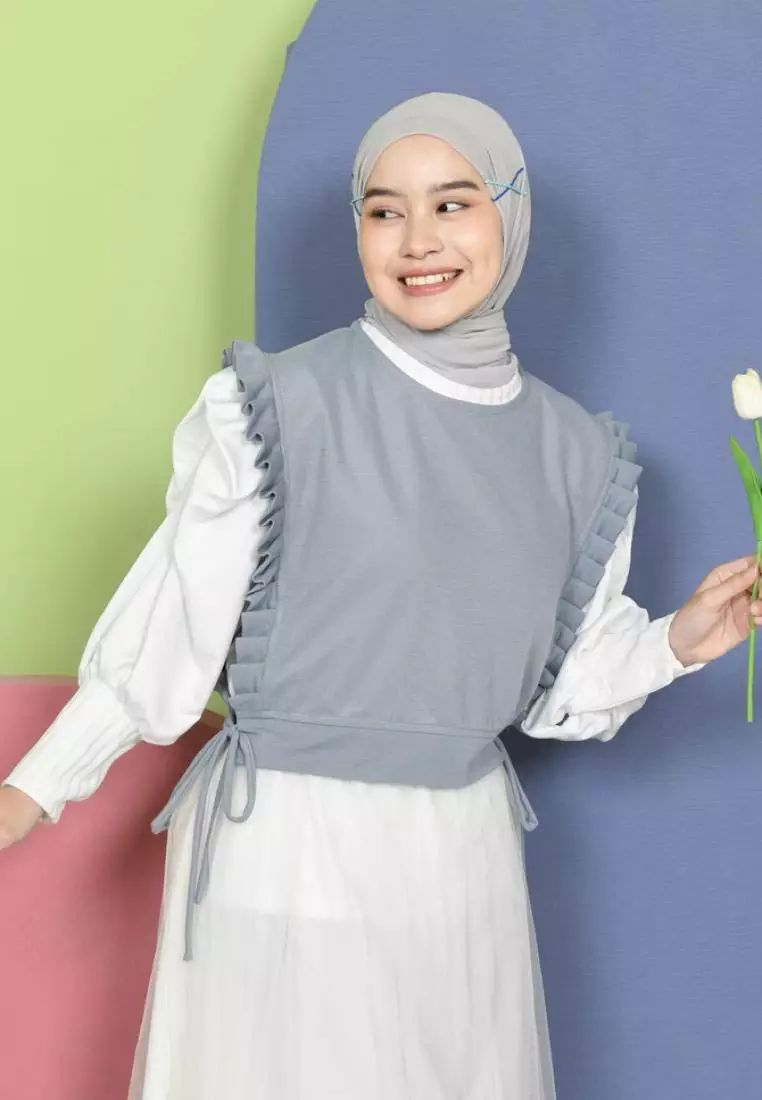 Dalla Ruffle Vest - Medium Gray M18626 R77S3