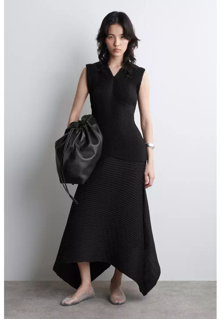 PLEATED V-NECK TOP