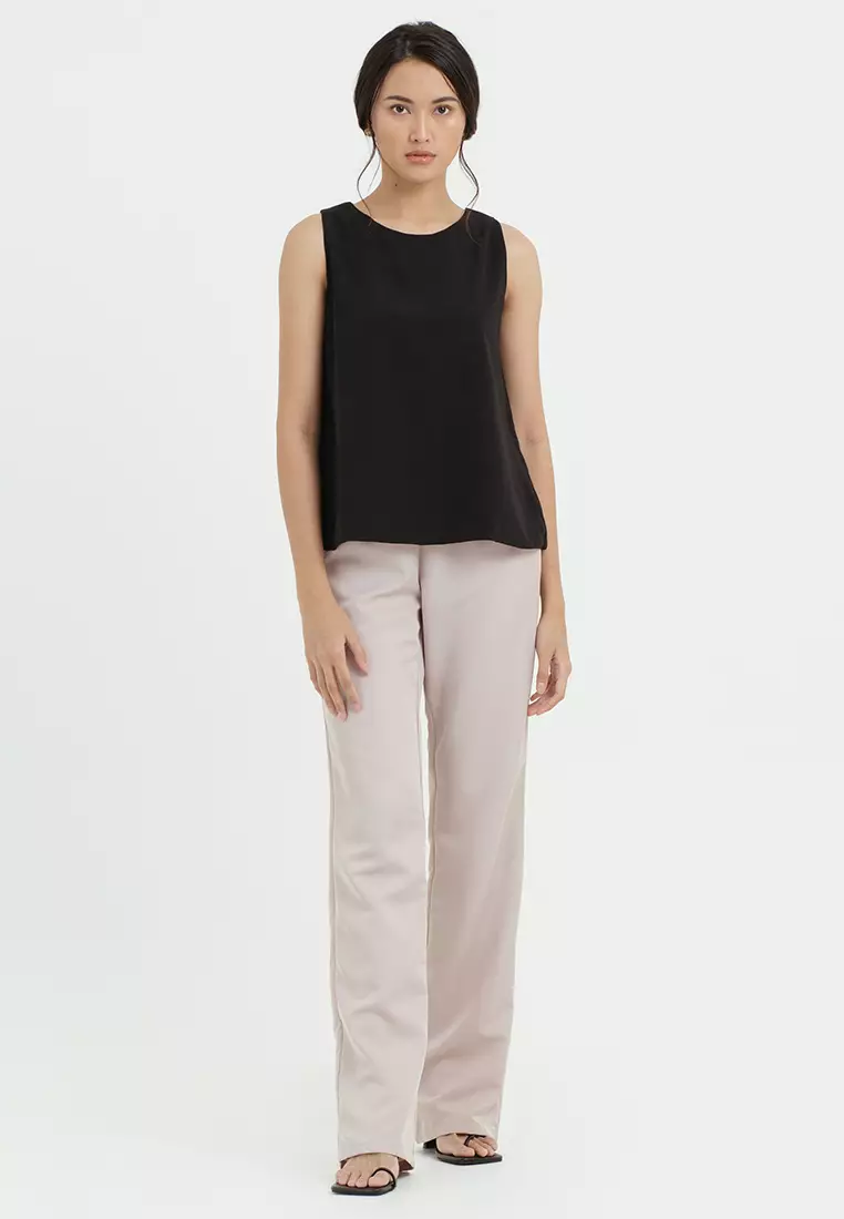 Basic Sleeveless Round Neck Top in Black