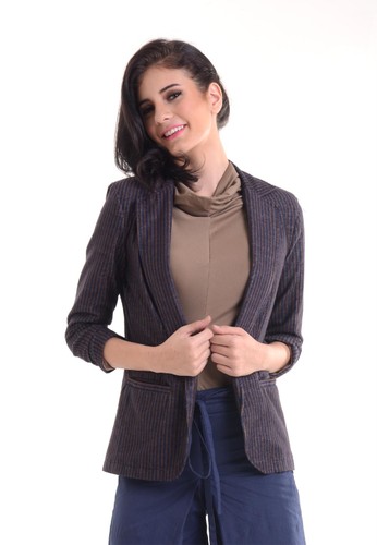 Open end Blazer with rolled up sleeve