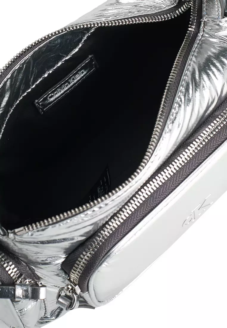 Pocket Metallic 小型肩背包 - Calvin Klein Accessories
