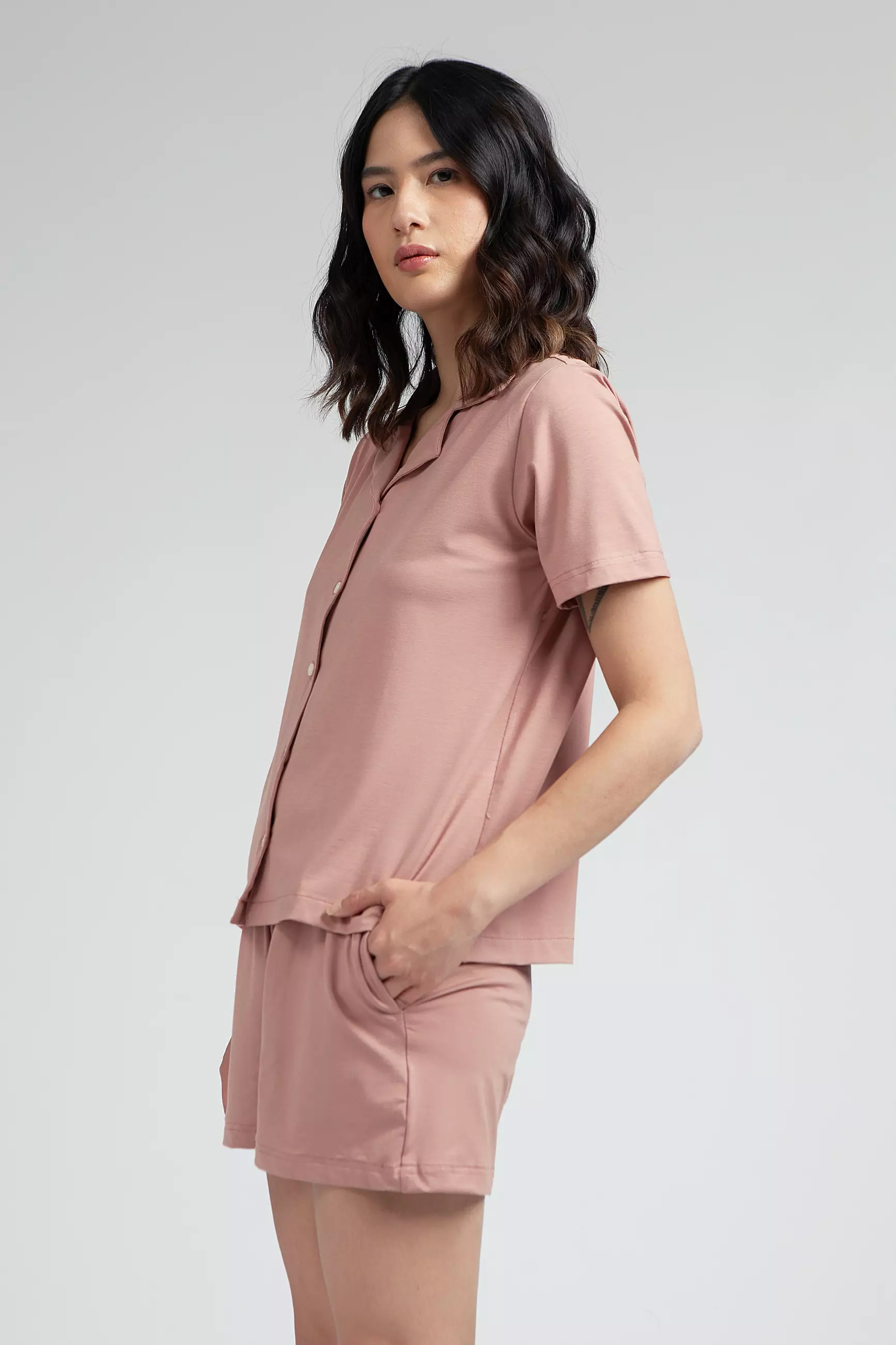 Piyama Set Wanita Lengan Pendek Ecovero | SARE Studio Sleepwear PURI set in Blush