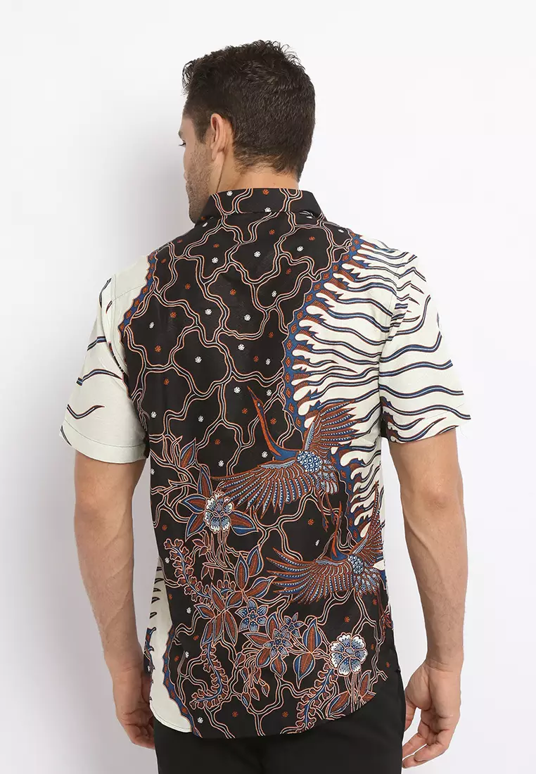 MAGINOT PARAMA BLACK Batik MOTIF TIMBUL DOBBY Slim Fit Lengan Pendek