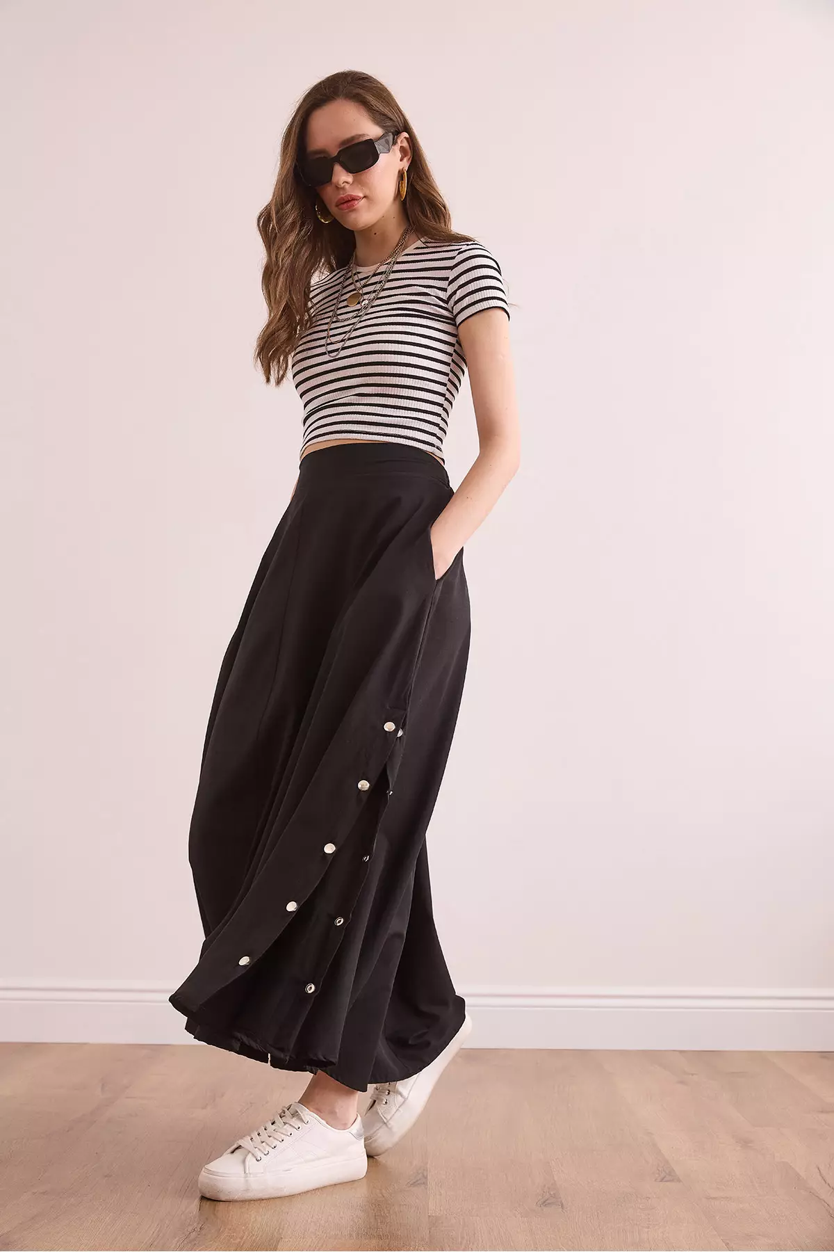 Women's Black Pocket Bell Skirt With Elastic Back Snap Detail Etk- 19000311