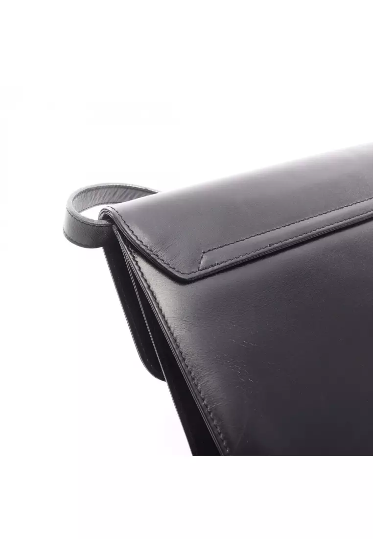 Pre-Loved Salvatore Ferragamo Gancini Shoulder bag leather black